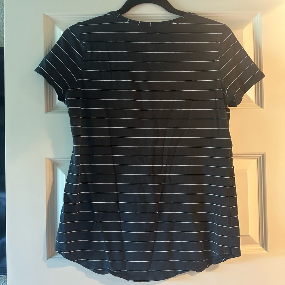 Lululemon Love Crew Tee Shirt in Short Serve Stripe Black/White - Picture 8 of 9